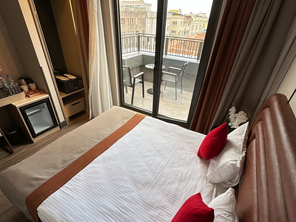 Edition Old City Hotel 17/50
