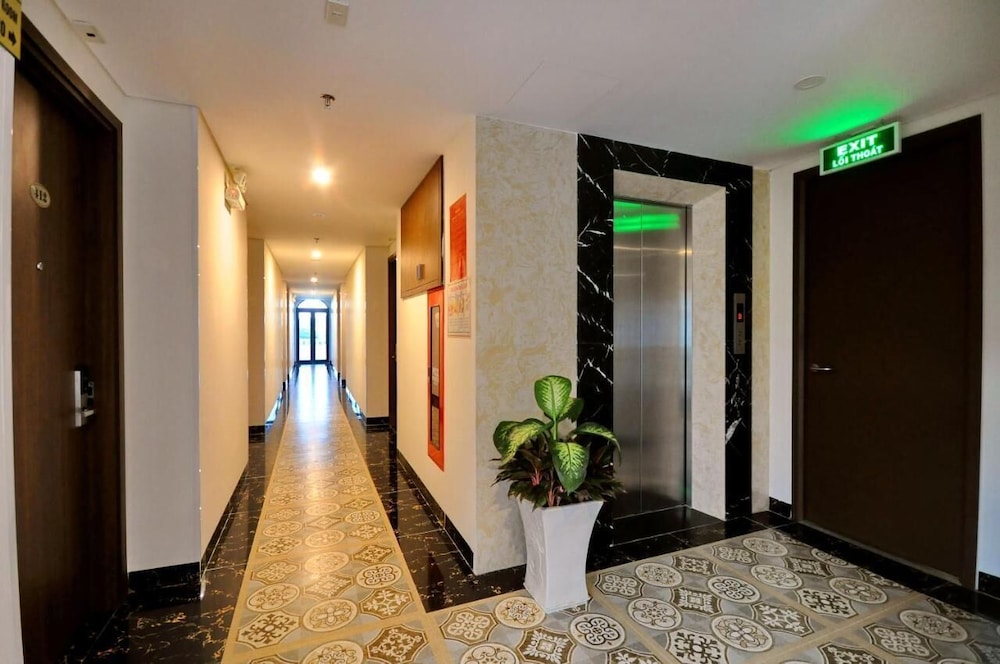 Crown Nguyen Hoang Hotel 6/58
