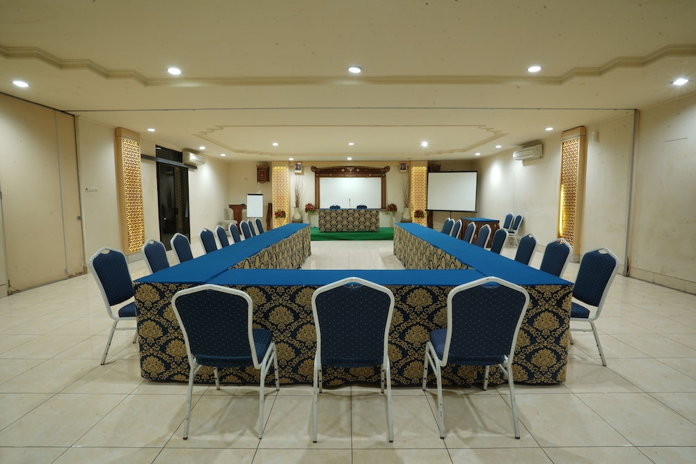 Grand Rosela Yogyakarta Hotel 65/74