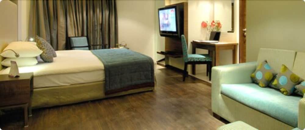 Ramee Guestline Dadar 18/71