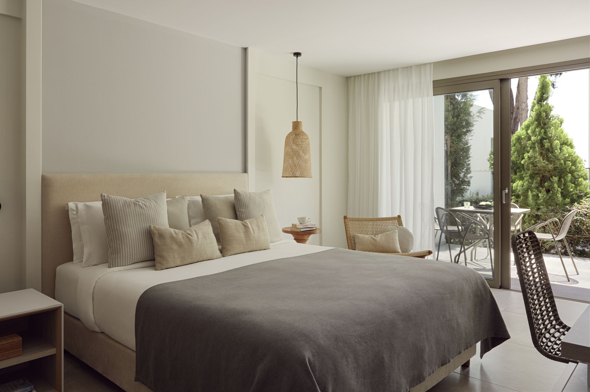 1 BEDROOM, SUITE, INLAND VIEW