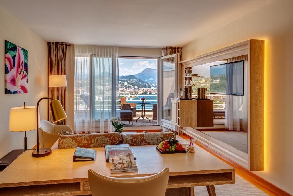 Suite, Lake View