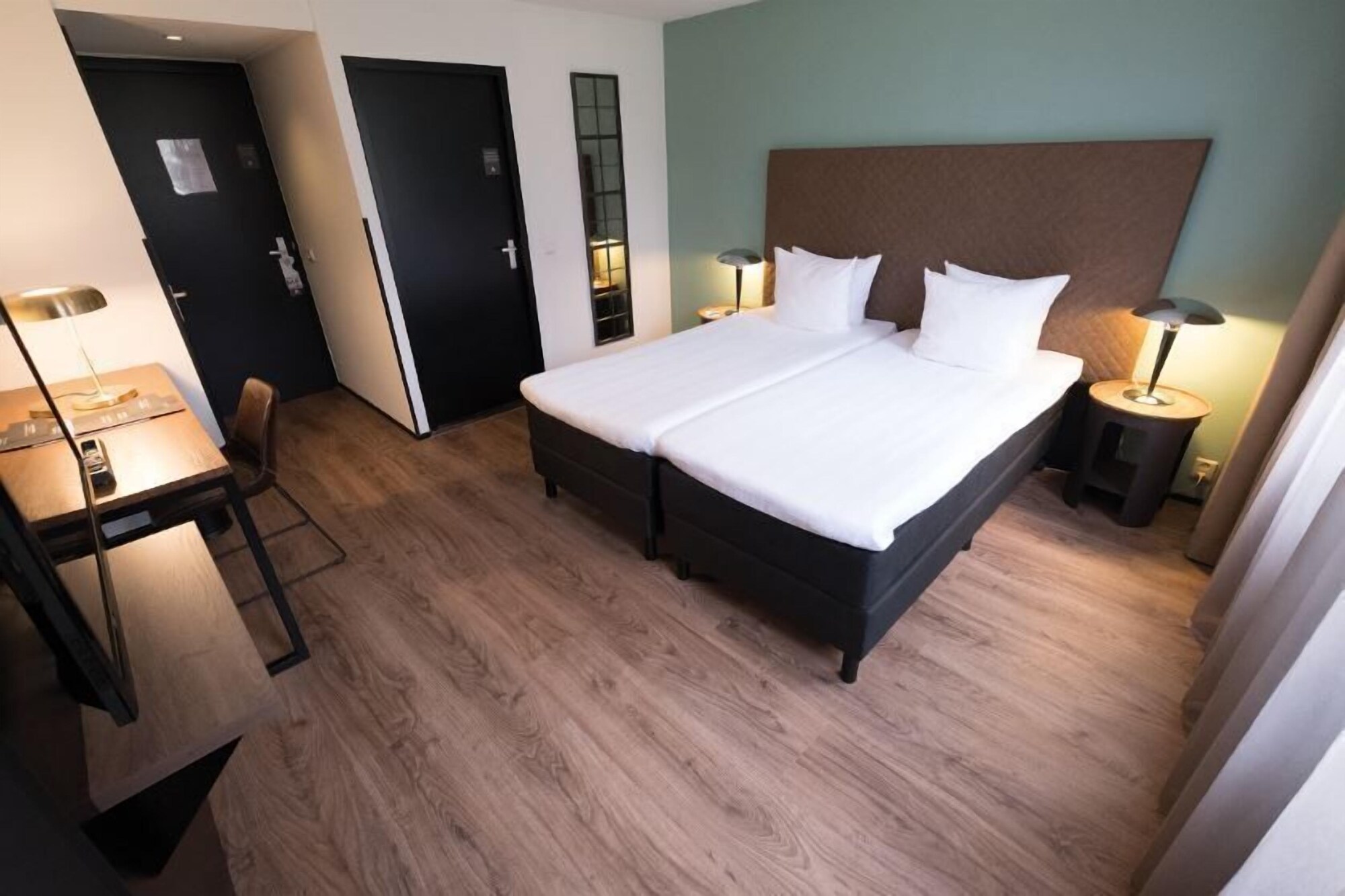 Comfy, Twin Beds