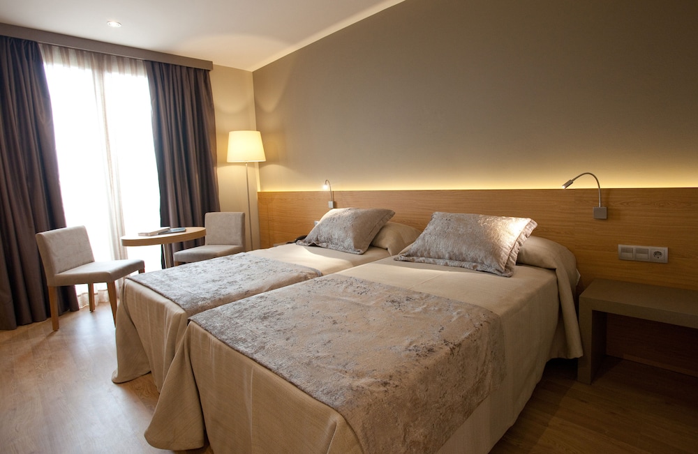 ROOM, SINGLE, DOUBLE BED