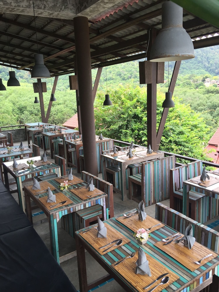 Alama Sea Village Resort 55/70