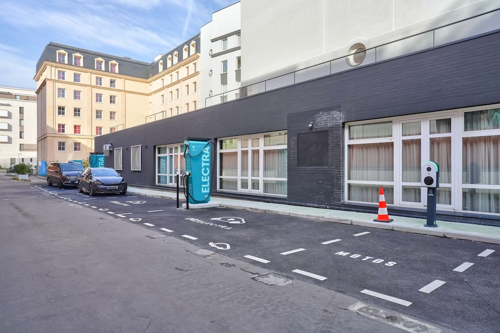 PREMIERE CLASSE PARIS OUEST PONT DE SURESNES 47/55