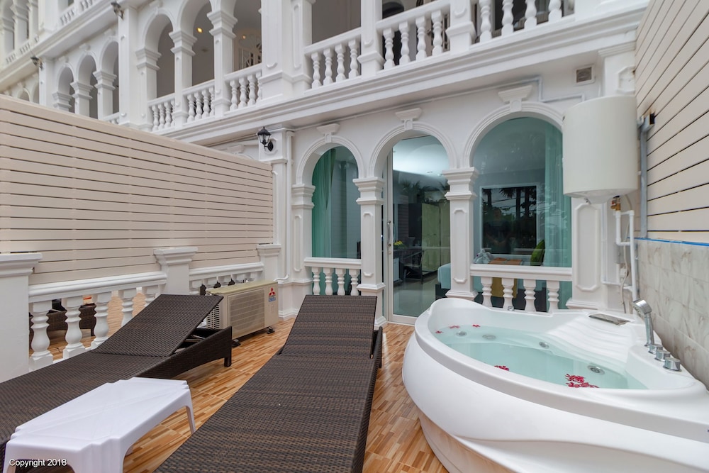 Deluxe, Double Bed, Hot Tub, Pool Access، MODERN LIVING HOTEL 9/9