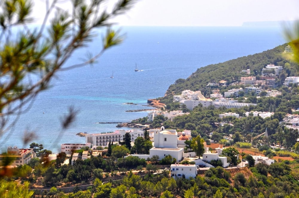 Santa Eulalia Hostal 36/44