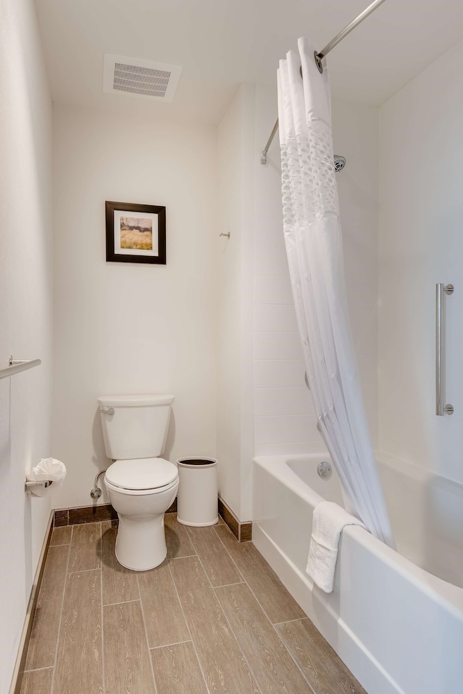 Hampton Inn And Suites Los Angeles Glendale 26/75