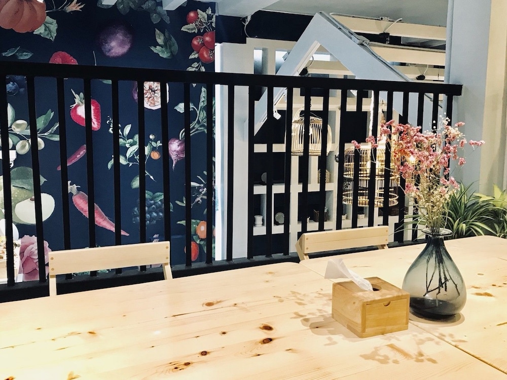 Kinnon Deluxe Hostel Coworking Cafe 37/44