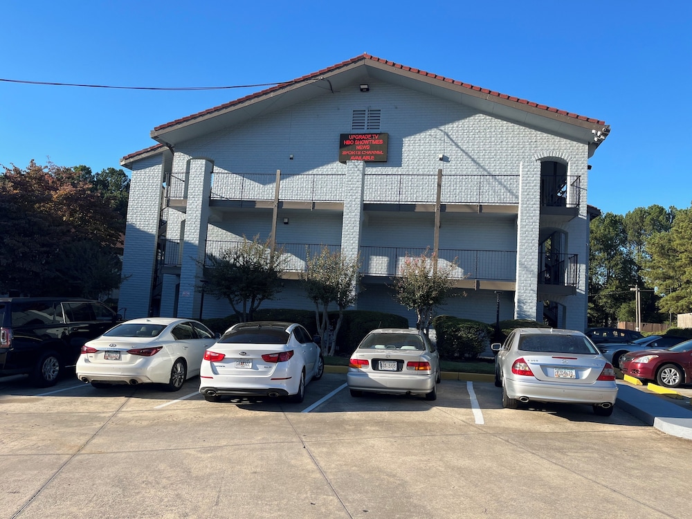 Howard Johnson Inn Peachtree/Norcross 18/21