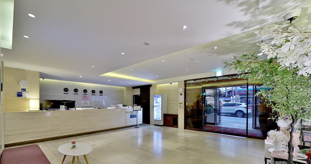 Golden Hotel 3/46
