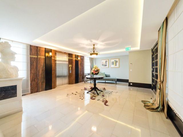 Lobby at Robinson Nobilis, SERIK