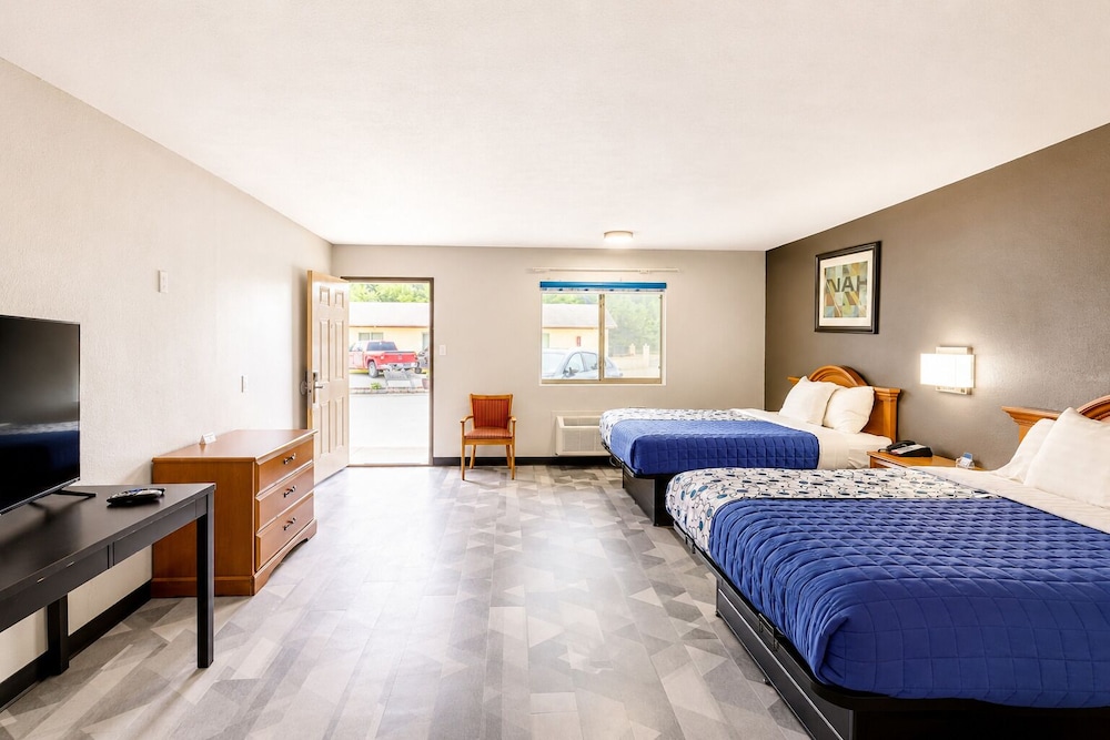 Freer Executive Inn and Studios by OYO 9/44