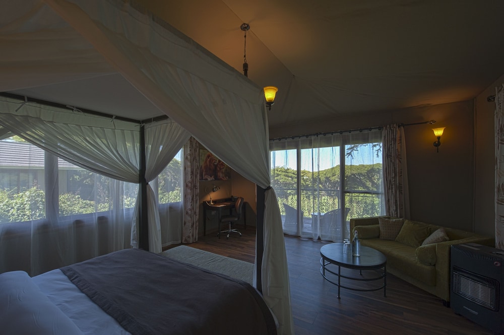EXECUTIVE, DOUBLE OR SINGLE BED