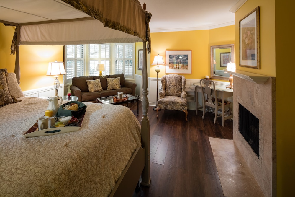 Apple Farm Inn 48/65