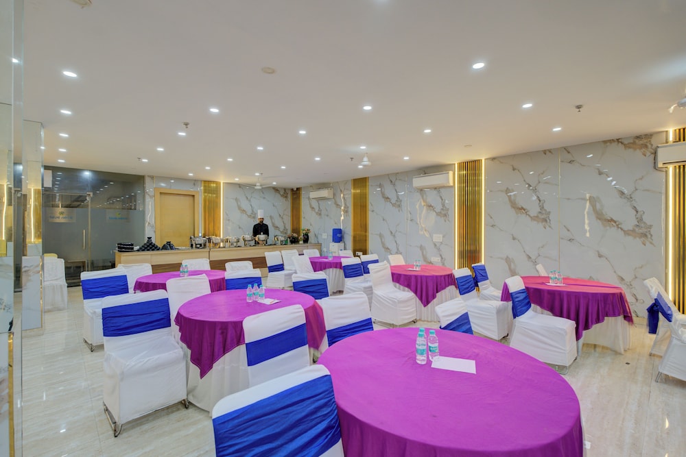 BlueNeck Sec 47 Near Medanta - The Medicity Gurugram 35/43