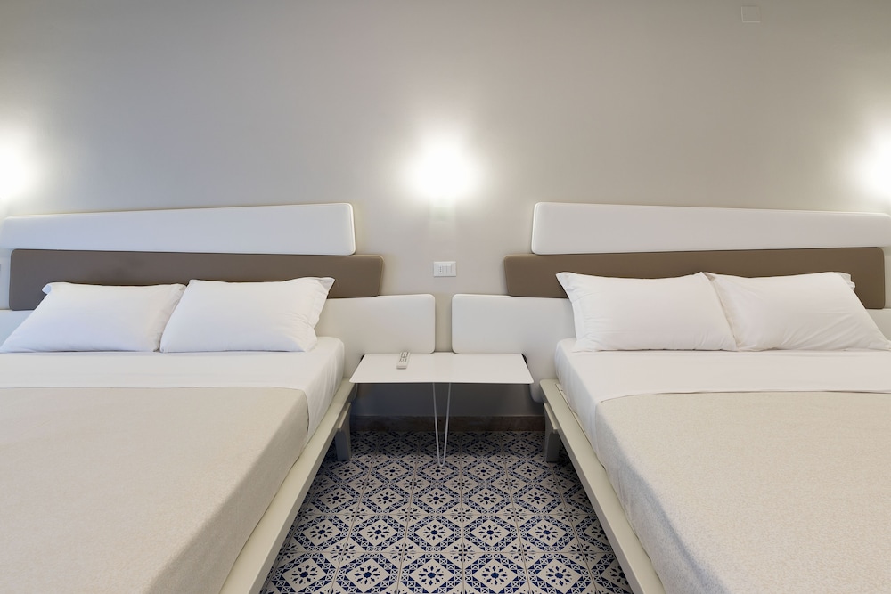 Superior, Triple, 2 Queen Beds