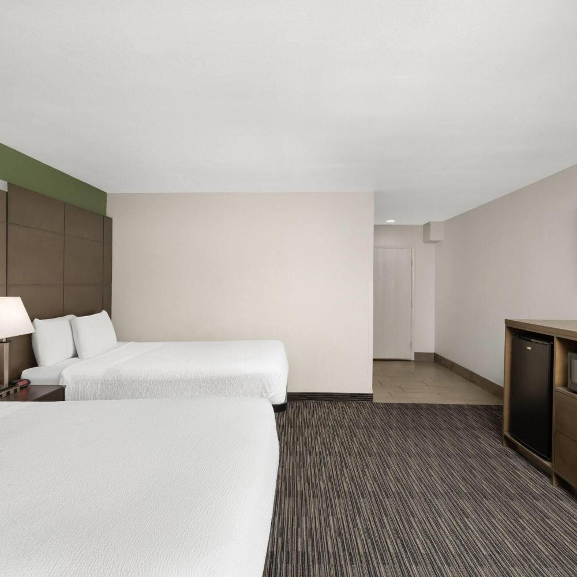 Mini, Suite, 2 Queen Beds, Sofa, Accessible