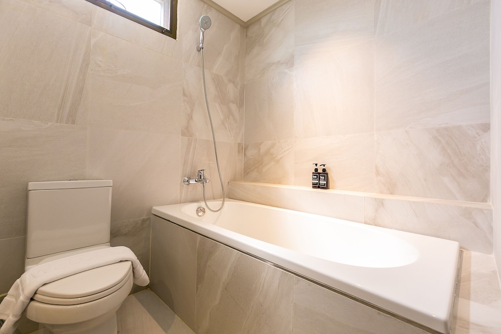 THEA Private Suites by TH District 61/64
