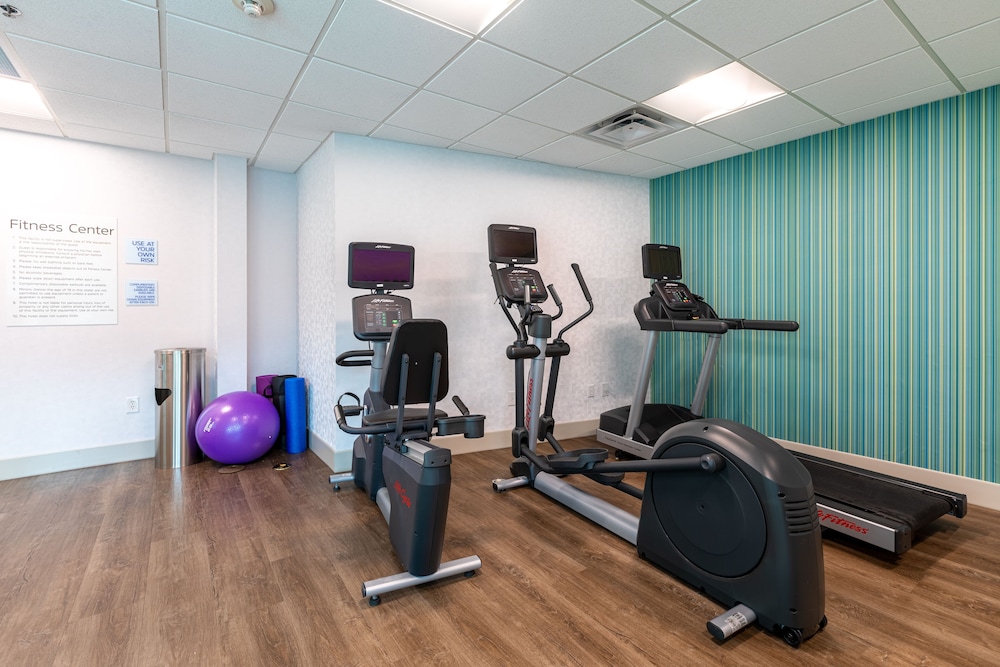 Holiday Inn Express and Suites Asheville Downtown 24/50