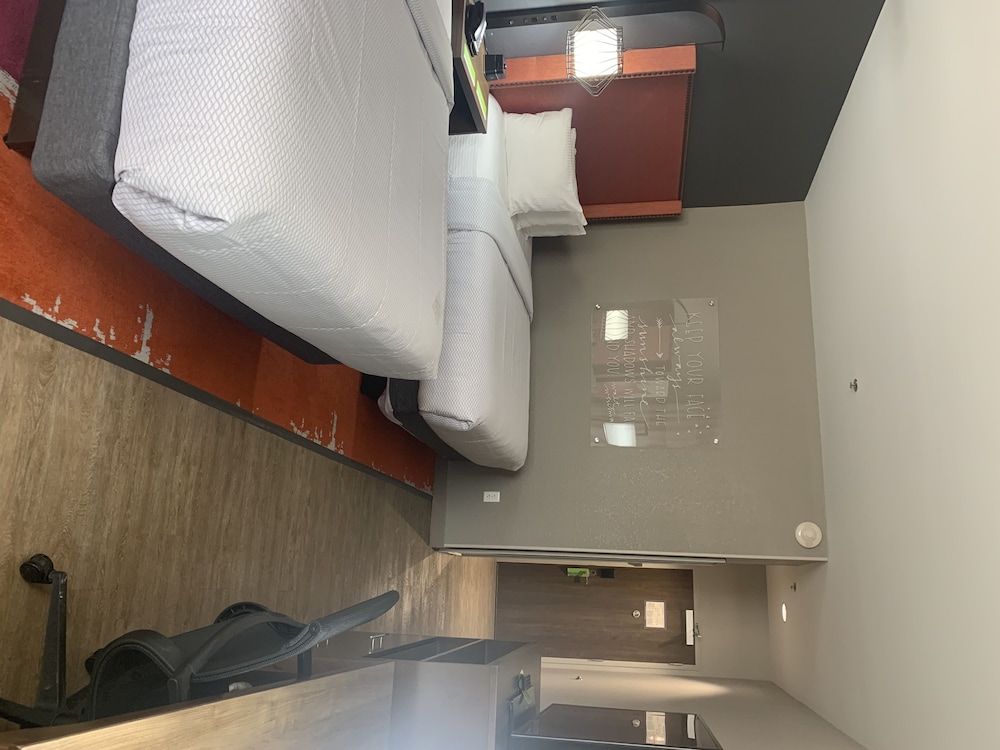 La Quinta Inn & Suites By Wyndham Lakeway 9/44