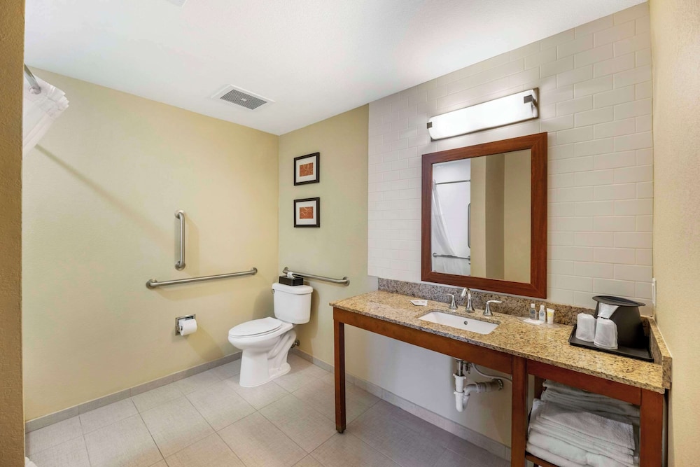 Comfort Suites Carlsbad 47/48