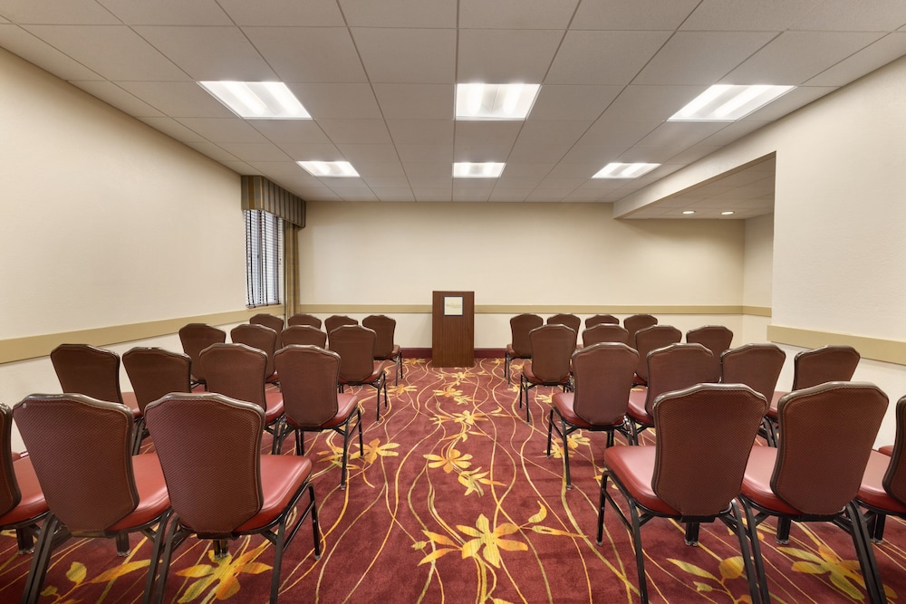 Spark by Hilton Germantown Washington DC North 24/25