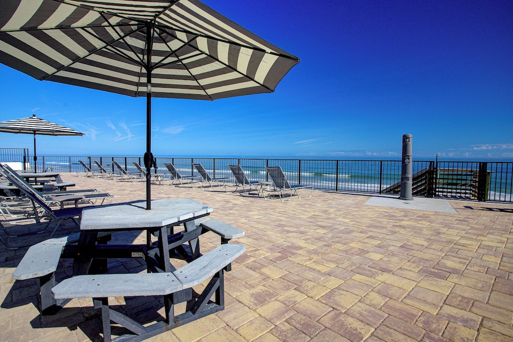 La Bella Oceanfront Inn 45/50