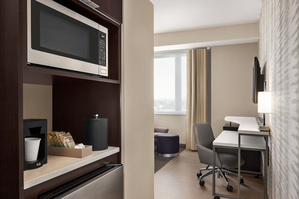 Residence Inn by Marriott New York JFK Airport 11/36
