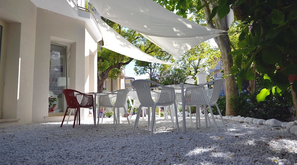 Petit Hotel 35/50
