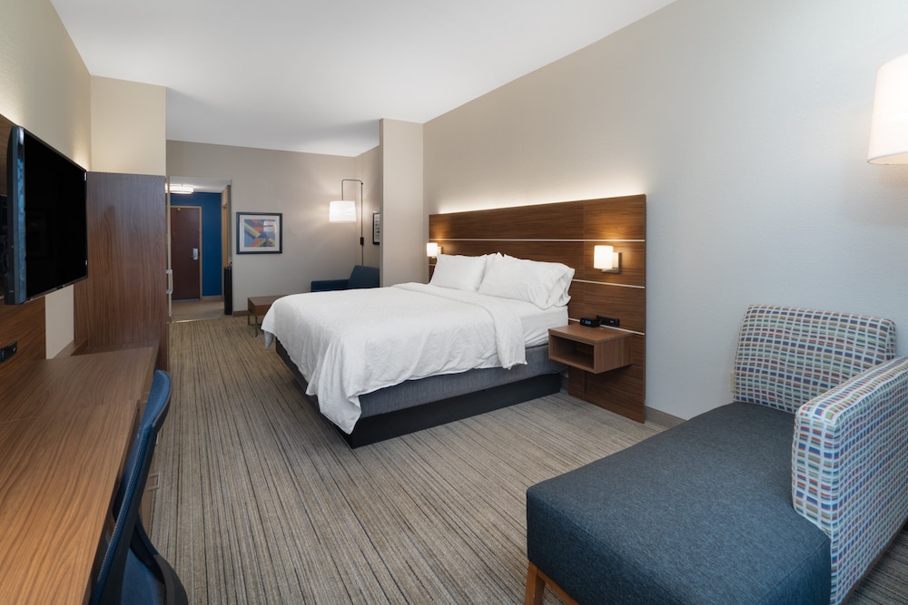 Holiday Inn Express Hotel Suites Talladega 12/34