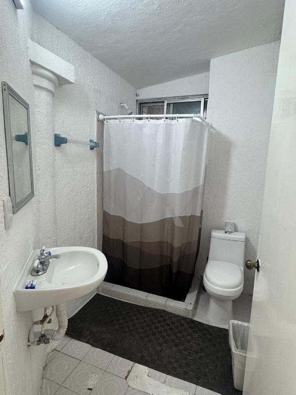 جناح بسريرين مزدوجين بمطبخ صغير، Capital O Farallon Inn 4/4