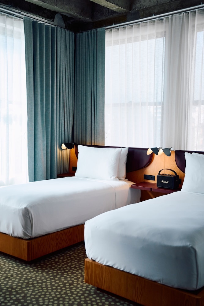 Renovated, Tri, Suite, King Bed, King and Twin Beds, Accessible