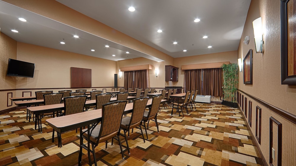 Best Western Plus KC Speedway Inn & Suites 28/31
