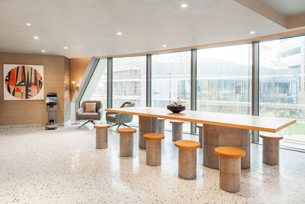 Dorsett Canary Wharf 38/45