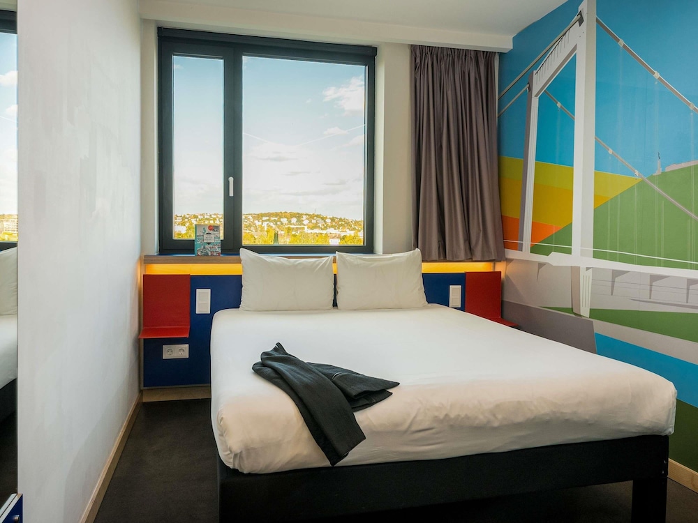 FAMILY SUITE, DOUBLE BED, SOFA