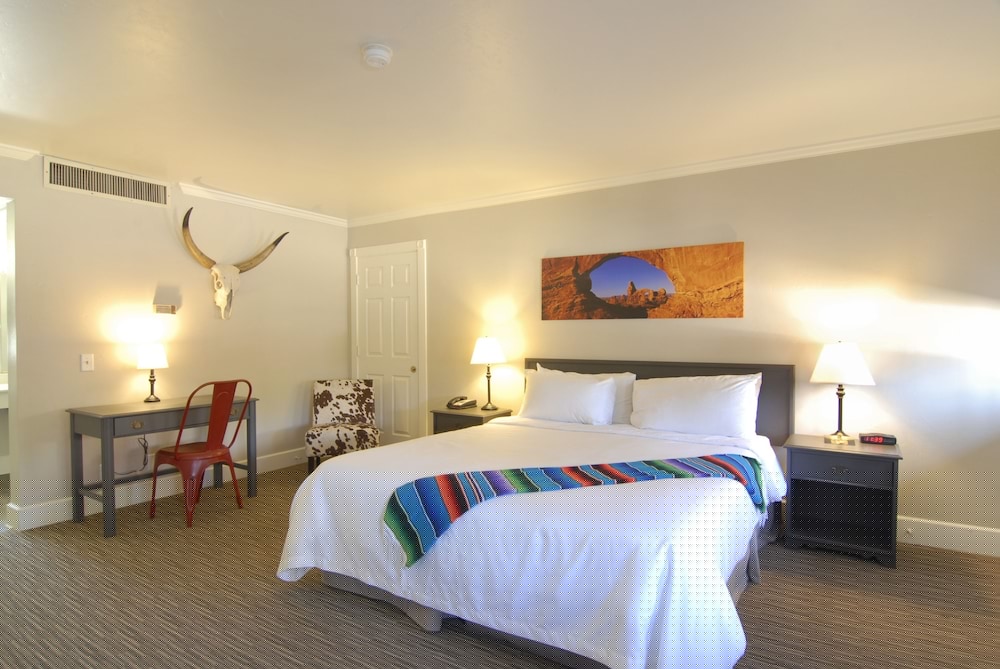Palm Canyon Hotel and RV Resort 24/73