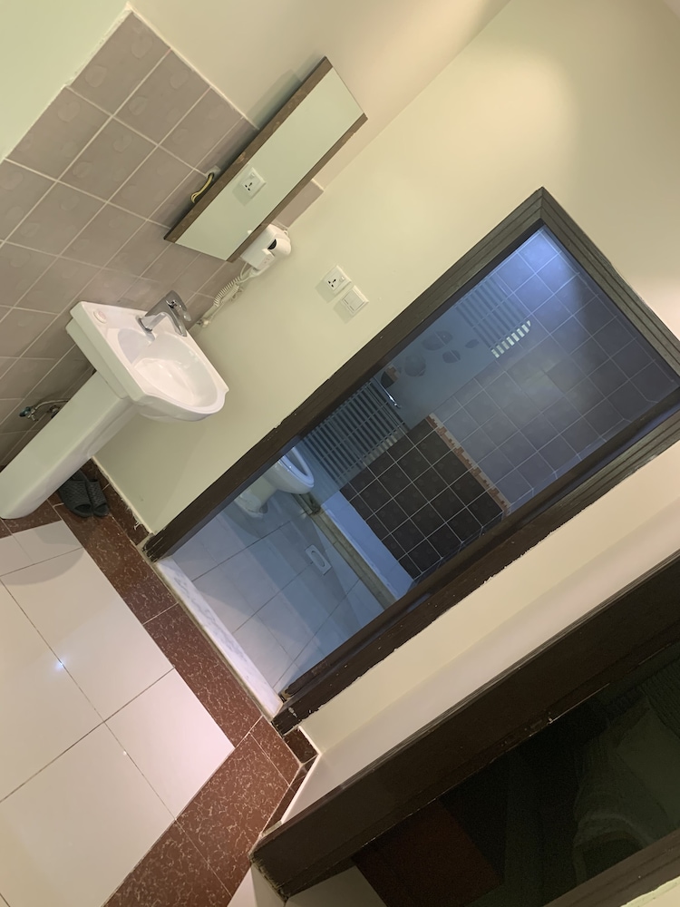 أجنحة طوق(Tooq Suites) 48/50