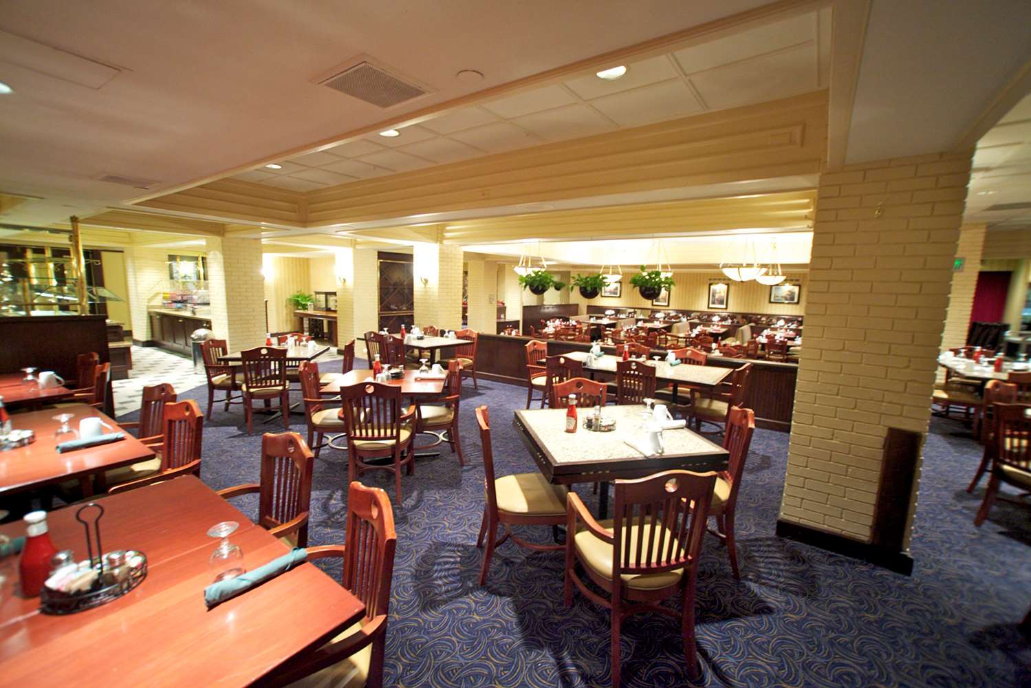 restaurant cafeteria