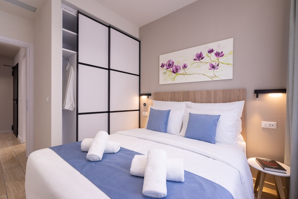 Family, Apartment, King and Queen Bed, Sofa