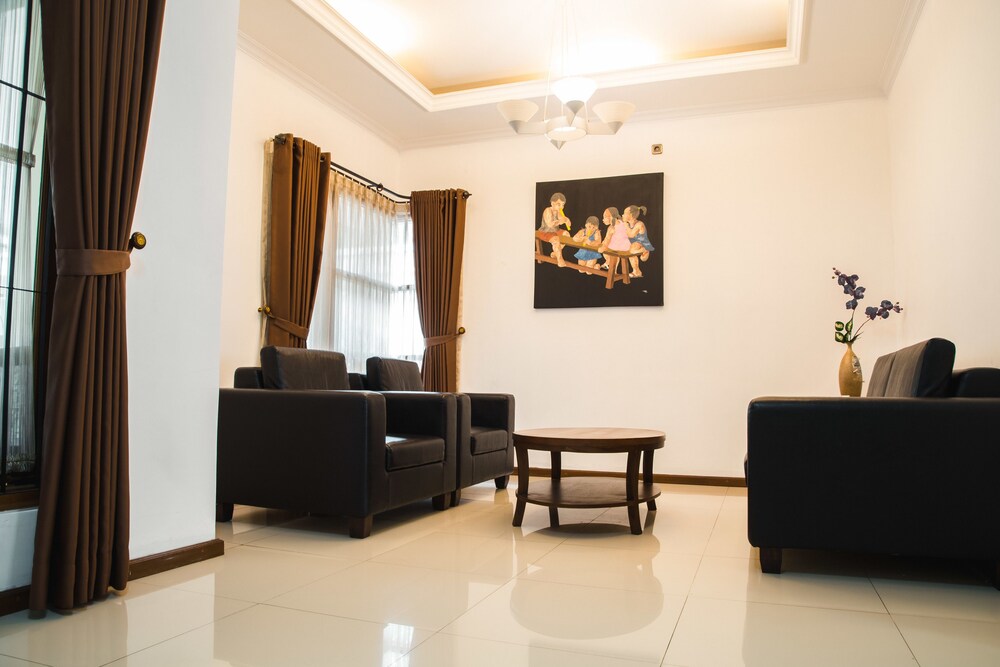 KULDESAK VILLAS BANDUNG 10/74