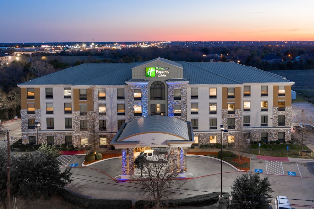 Holiday Inn Express Hotel Suites Dallas South Desoto 6/72