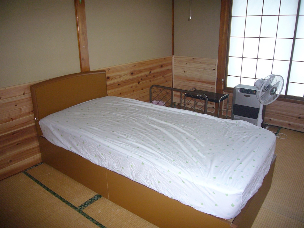 Futago Cabin 8/50