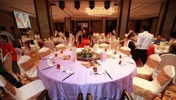 Crown Garden Hotel 27/33