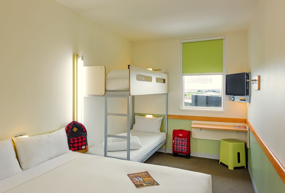 FAMILY, MULTIPLE BEDS