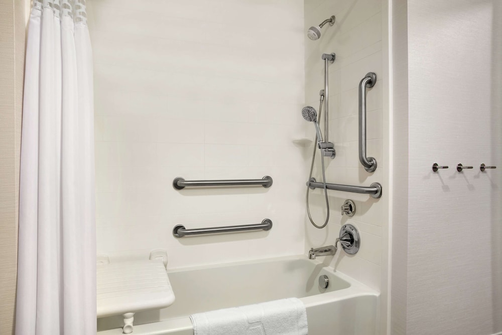 Hampton Inn and Suites Minooka 17/37
