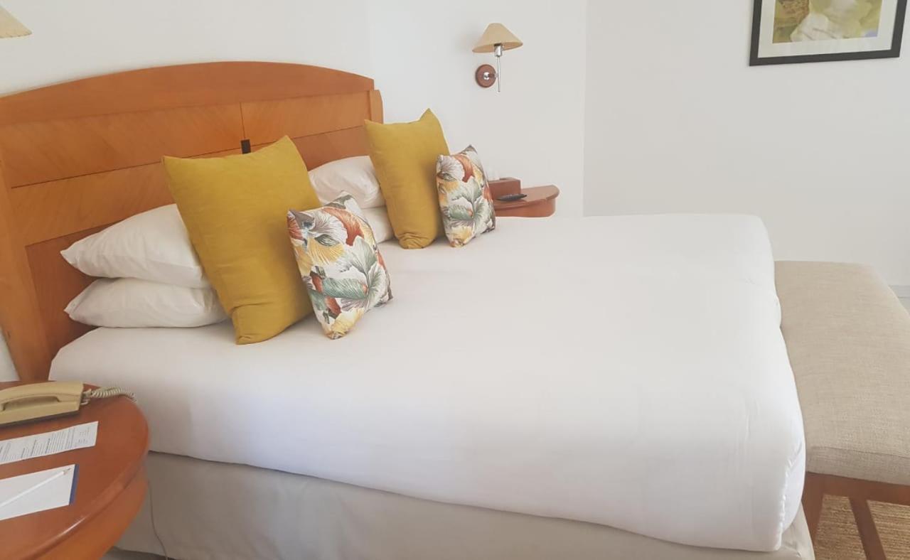Executive, Suite