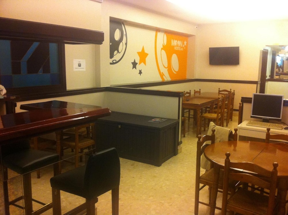 Moon Hostel Bio 28/34