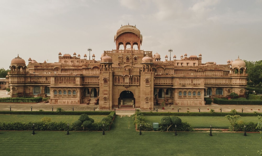 Laxmi Niwas Palace 62/65